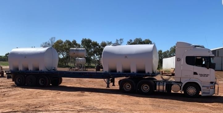 Liquid transport setup on a flat deck trailer